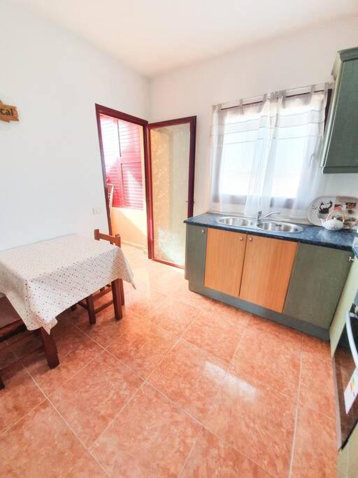 Apartment Piscina & Wifi. Sunny Apartement, Swimming Pool.