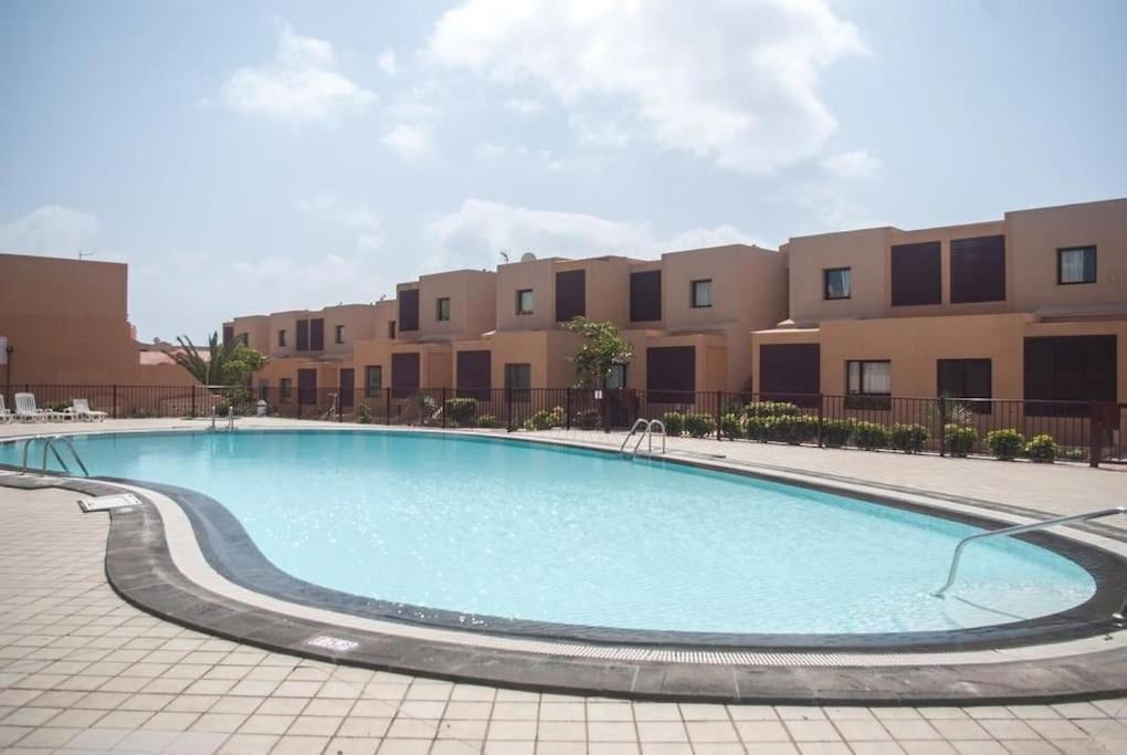 Piscina & Wifi. Sunny Apartement, Swimming Pool. Apartment *